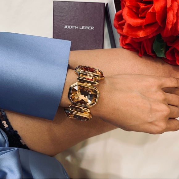 $595 Brand New Judith Leiber papaya gem bracelet - Picture 7 of 9